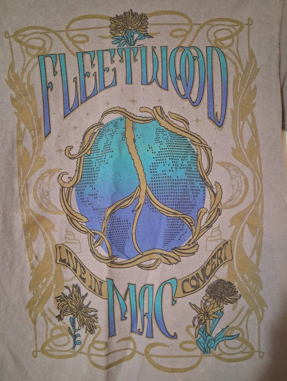 Fleetwood Mac Live in Concert Peace Sign Graphic T-Shirt Tan Mineral Wash Small